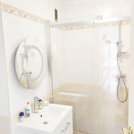 One Bedroom Flat With Terrace, 250m From The And La Croisette, Behind The Martinez *